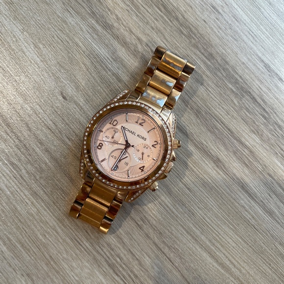 [Michael Kors] Rose Gold Watch - Picture 2 of 4
